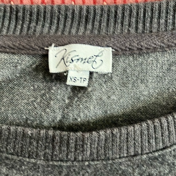 Kismet women’s XS soft Heather Gray Knit Top - Picture 2 of 15